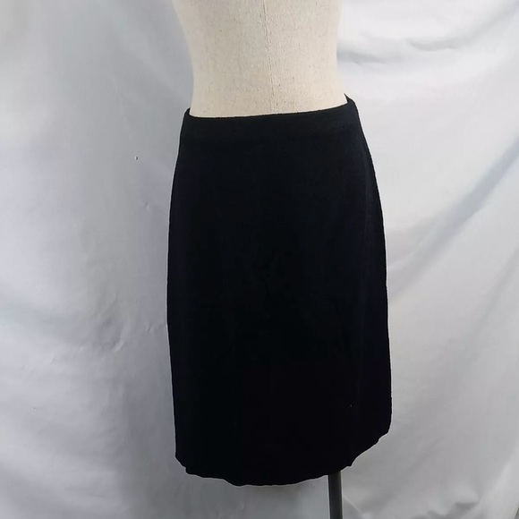 Elegant Black Knit Dress - Picture 5 of 6